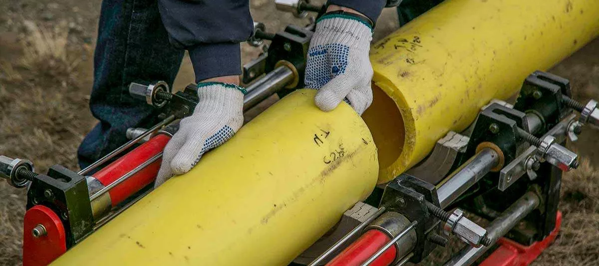 Pipe cutting - Plumbing apprenticeship adelaide