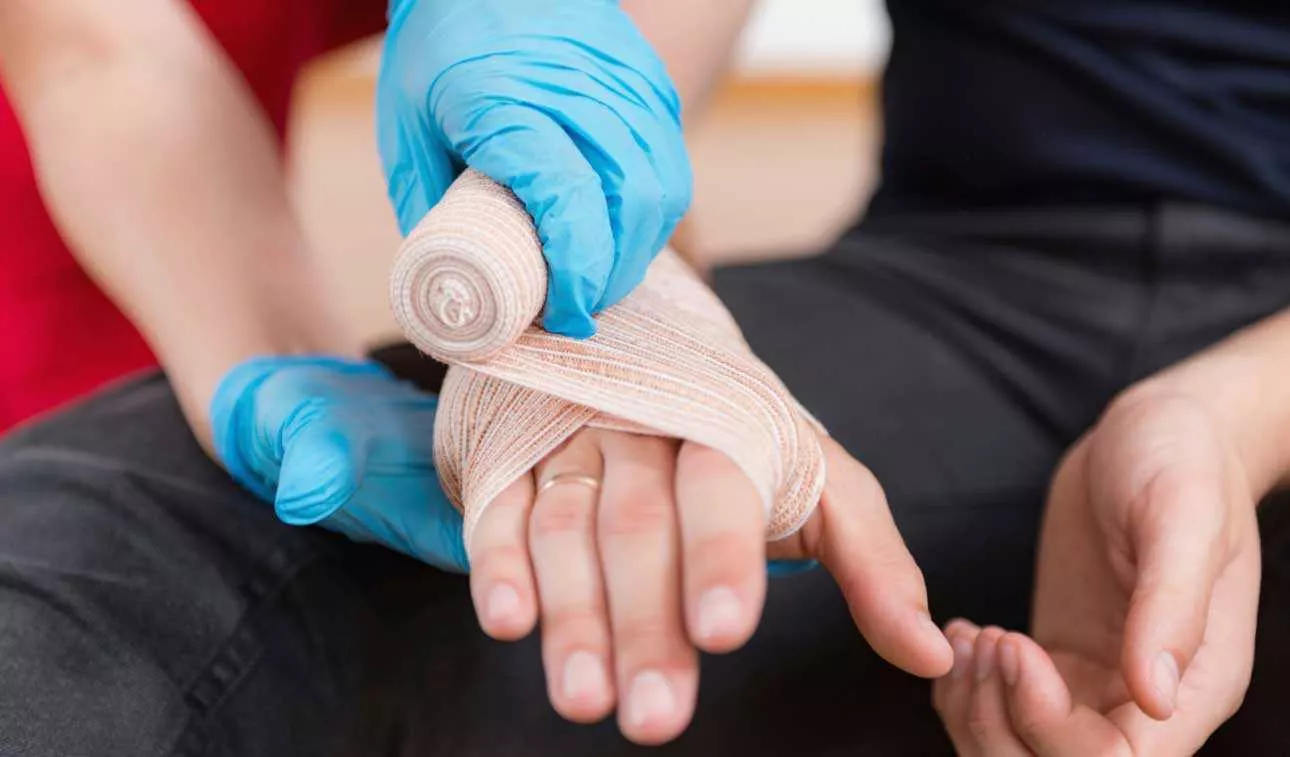 first aid course adelaide - bandaging